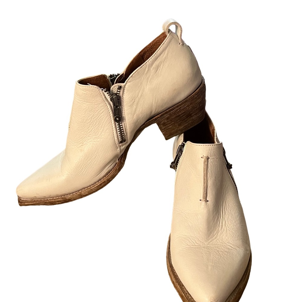 Frye Women's Cream Leather Pointed Ankle Booties - Picture 3 of 4